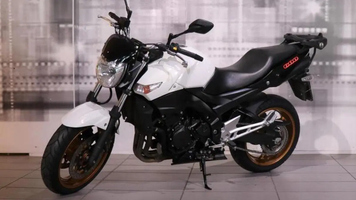 Suzuki GSR 600 (2006 - 11)  (6)
