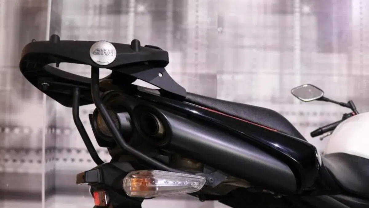 Suzuki GSR 600 (2006 - 11)  (8)