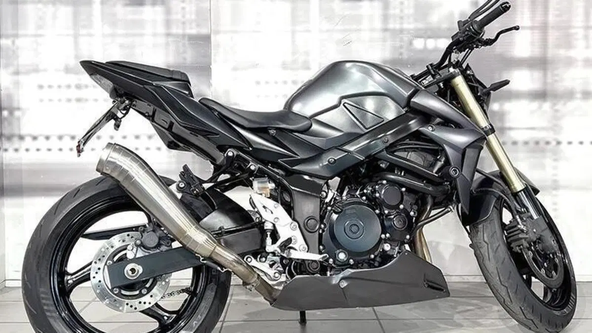 Suzuki GSR 750 (2010 - 15)  (8)