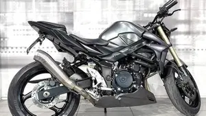 Suzuki GSR 750 (2010 - 15)  (8)