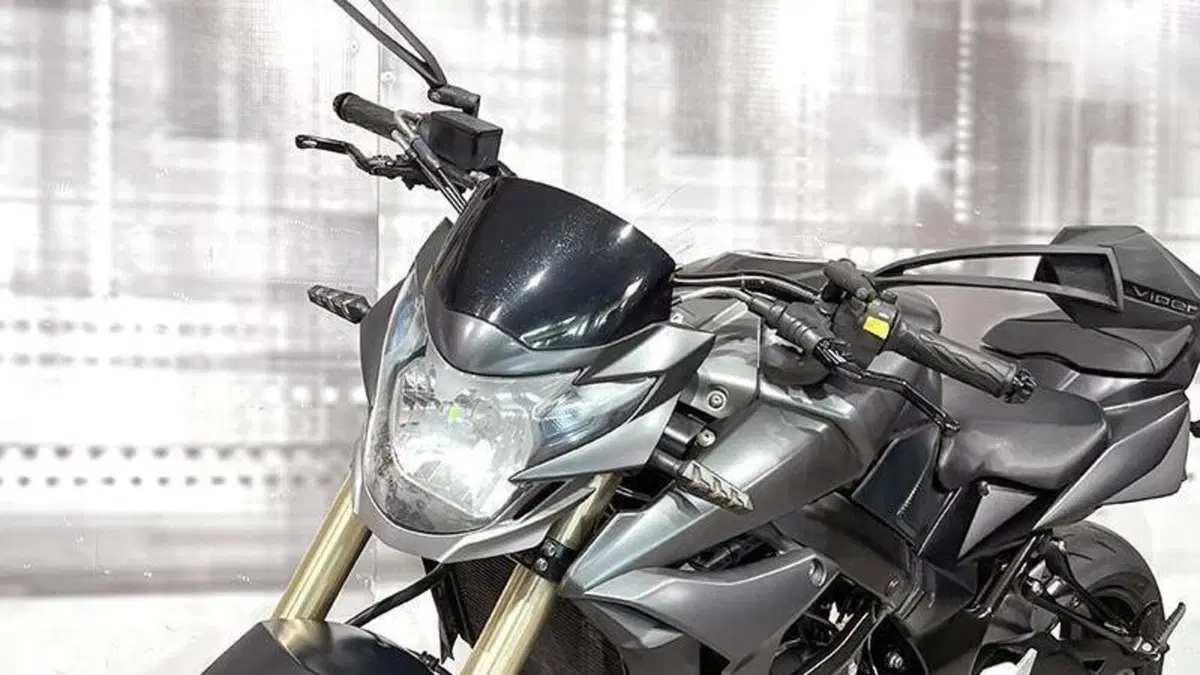 Suzuki GSR 750 (2010 - 15)  (9)