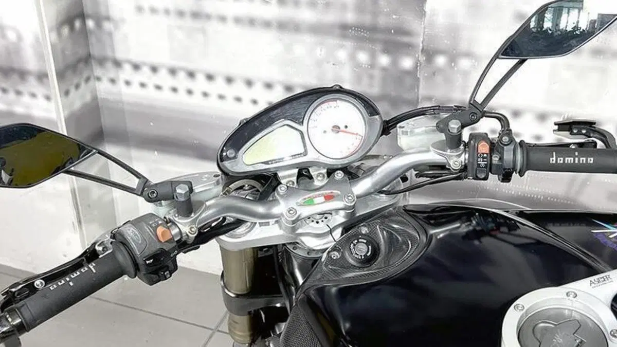 MV Agusta Brutale 910 S (2005 - 11)  (6)