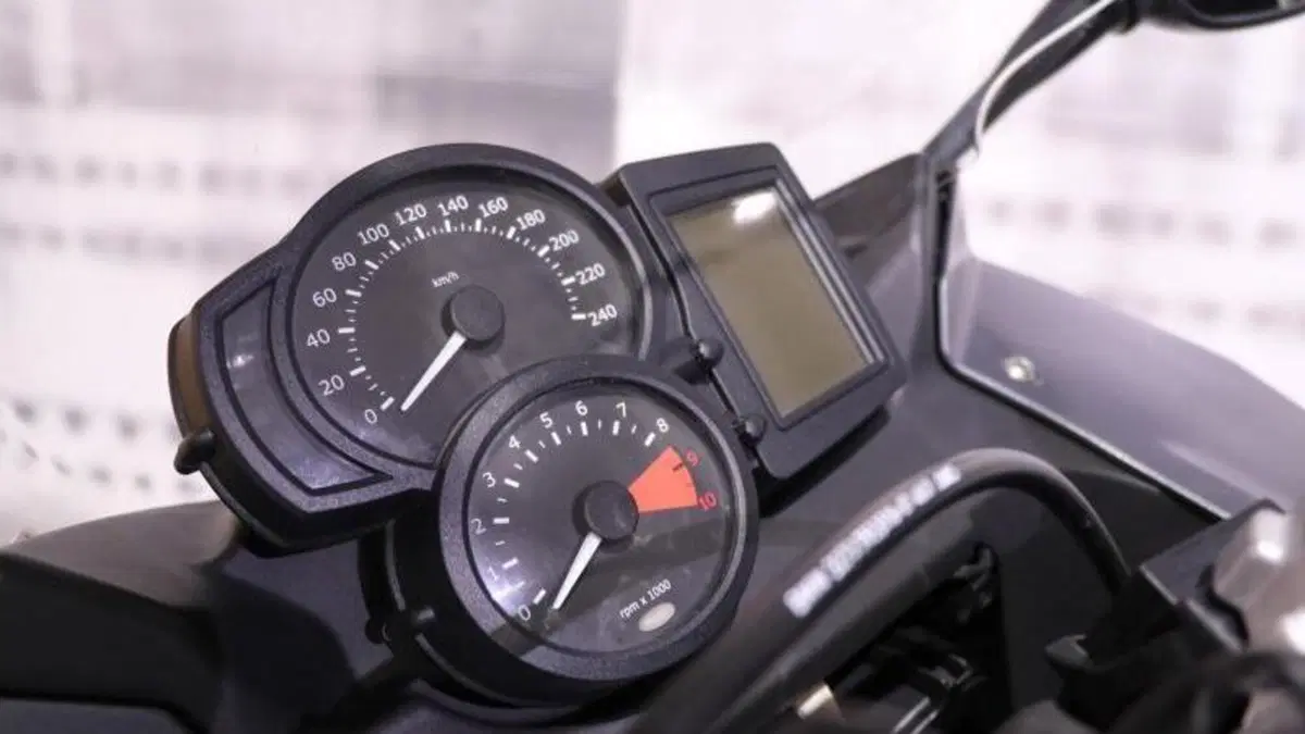 Bmw F 800 ST  (6)