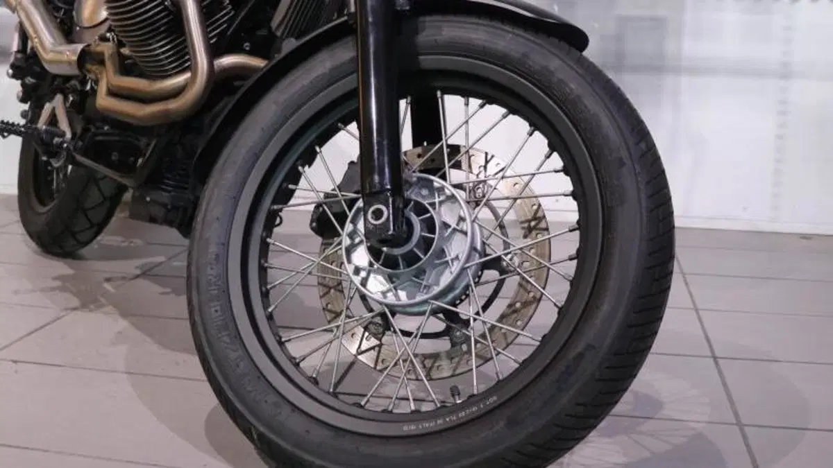 Moto Guzzi V7 II Racer (2015 - 17)  (9)