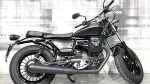 Moto Guzzi V9 Bobber (2021 - 25)  (8)