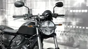 Moto Guzzi V9 Bobber (2021 - 25)  (9)