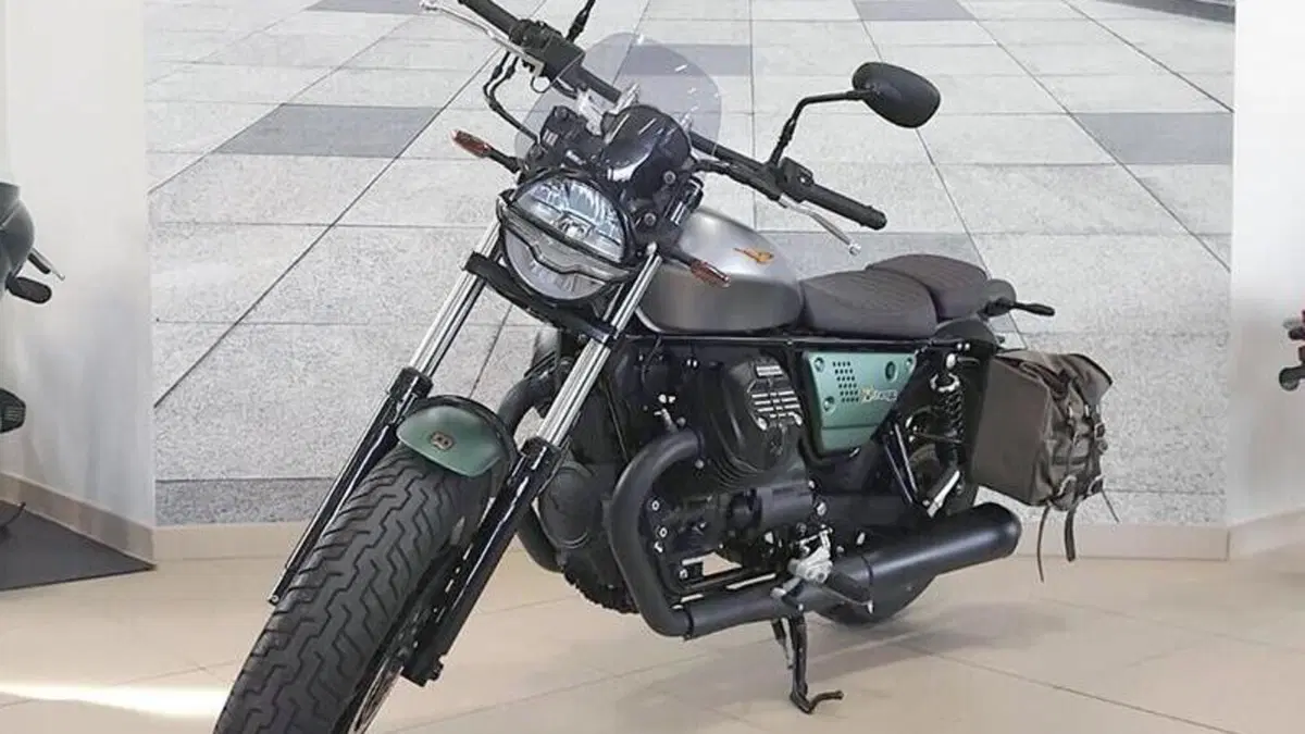 Moto Guzzi V9 Bobber Centenario (2021 - 22)  (5)
