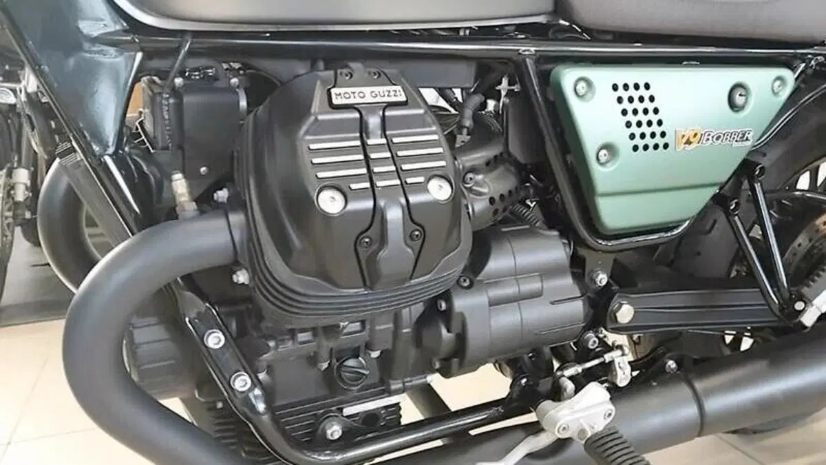 Moto Guzzi V9 Bobber Centenario (2021 - 22)  (7)