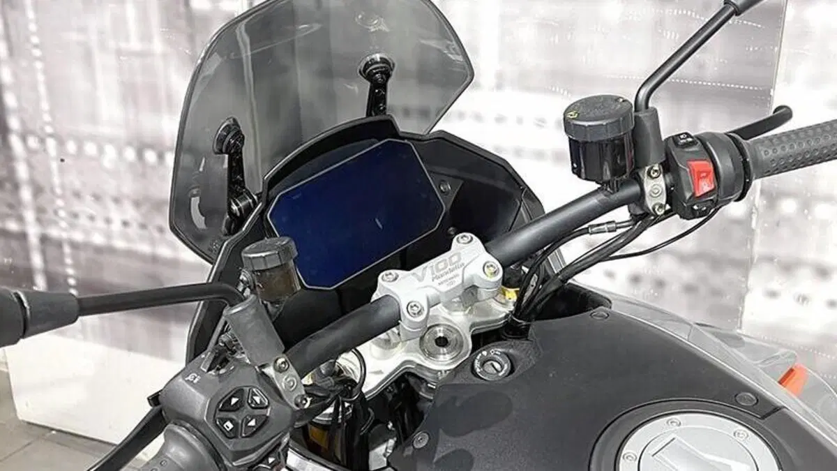 Moto Guzzi V100 Mandello S (2022 - 24)  (6)