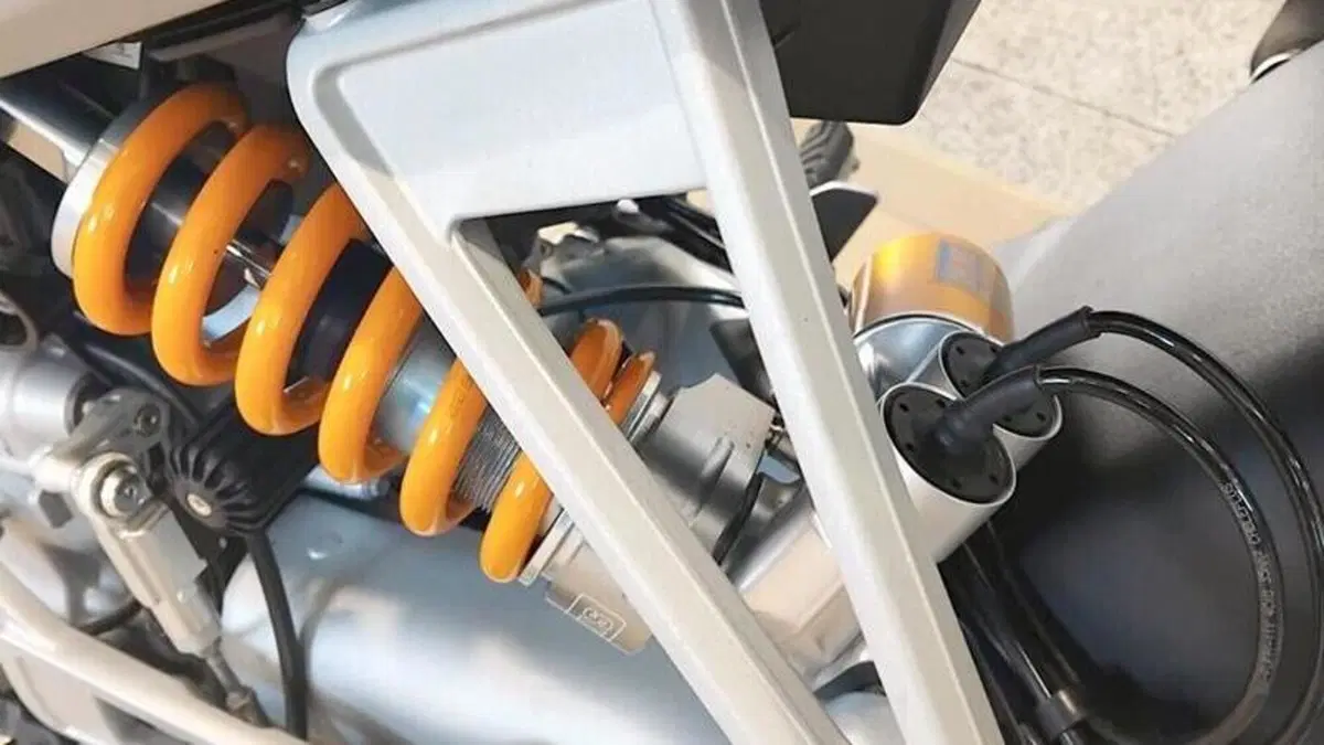 Moto Guzzi V100 Mandello S (2022 - 24)  (8)