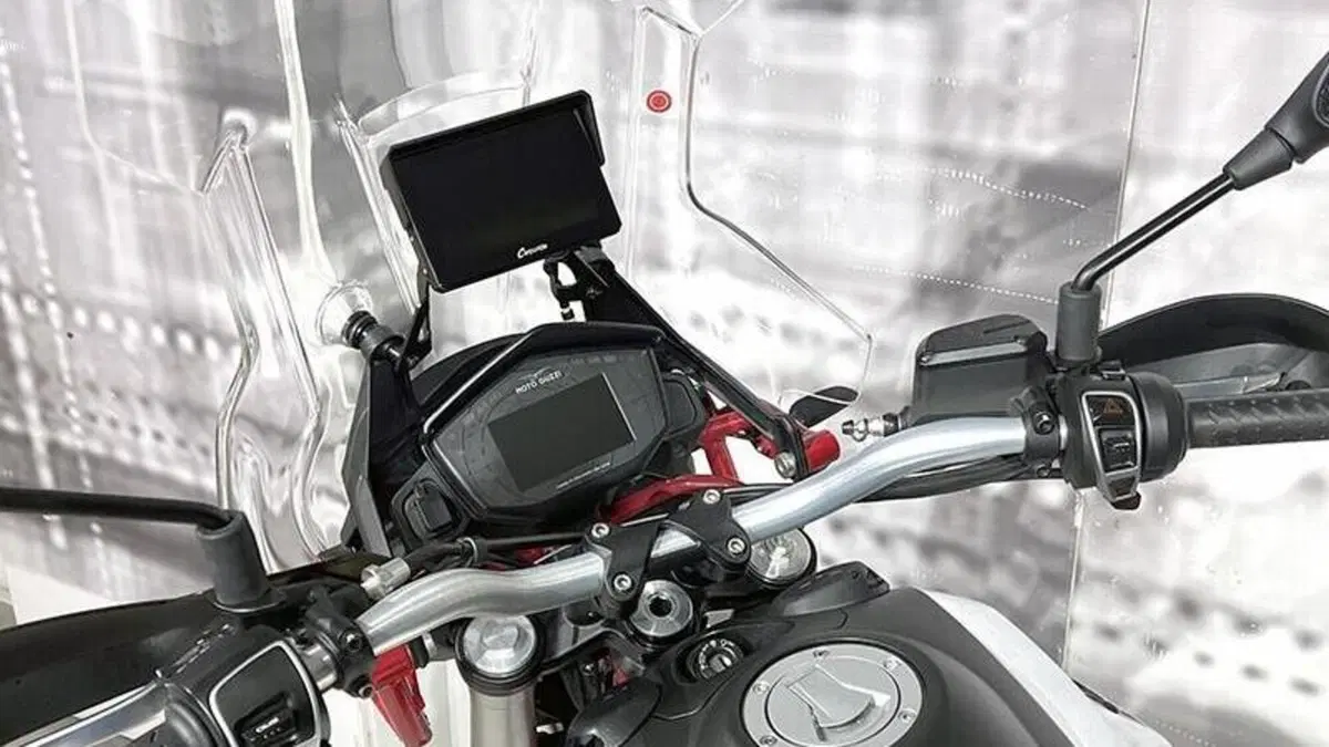 Moto Guzzi V85 TT Evocative Graphics (2019 - 20)  (6)