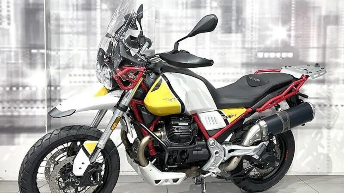 Moto Guzzi V85 TT Evocative Graphics (2019 - 20)  (7)