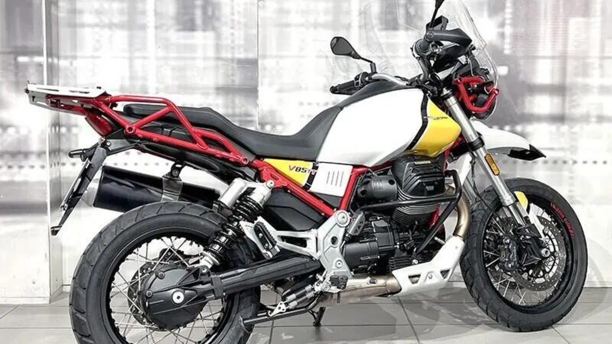 Moto Guzzi V85 TT Evocative Graphics (2019 - 20)  (8)