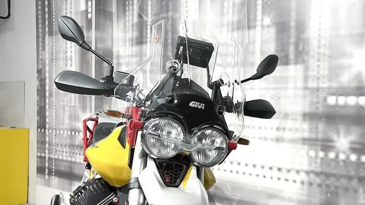 Moto Guzzi V85 TT Evocative Graphics (2019 - 20)  (9)
