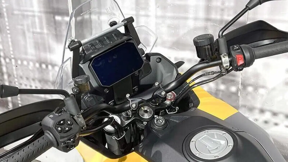 Moto Guzzi Stelvio (2024 - 26)  (6)