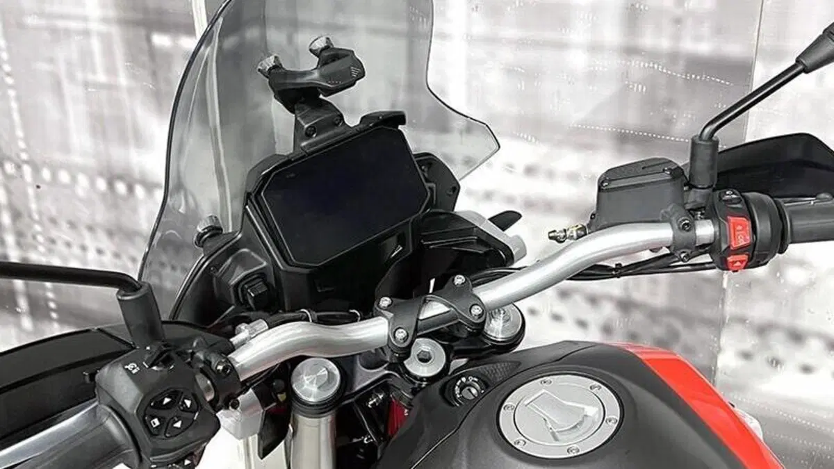 Moto Guzzi V85 TT (2024 - 26)  (6)