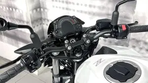 Kawasaki Z 400 (2023)  (6)