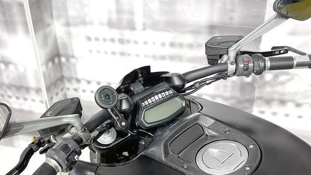 Ducati Diavel 1200 (2010 - 13)  (6)