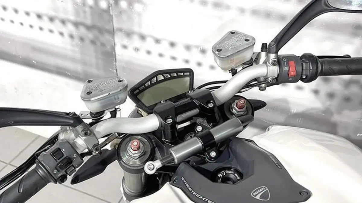 Ducati Streetfighter (2009 - 12)  (6)
