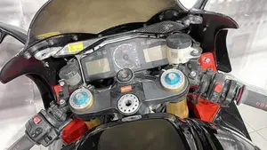 Aprilia RSV 1000 R (2000 -  01)  (6)