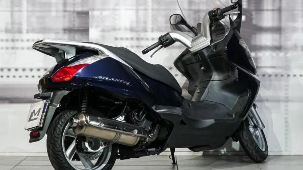 Aprilia Atlantic 400  (8)