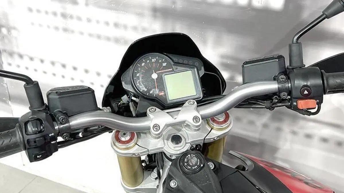 Aprilia Dorsoduro 750 (2009 - 14)  (6)