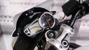 Triumph Street Triple ABS (2013 - 17)  (6)