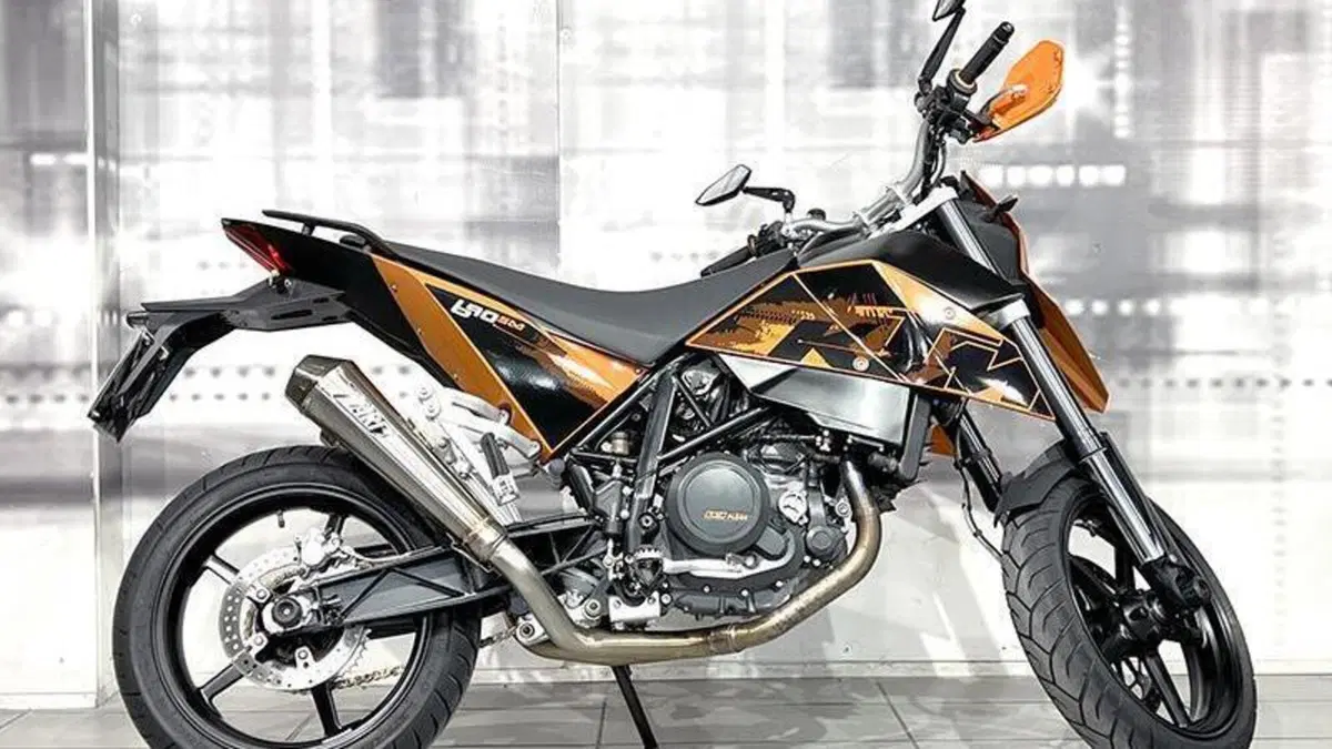 KTM 690 Supermoto  (7)