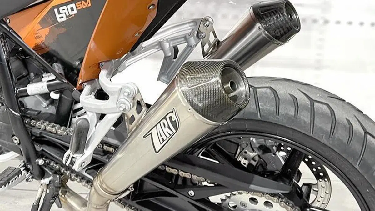 KTM 690 Supermoto  (8)