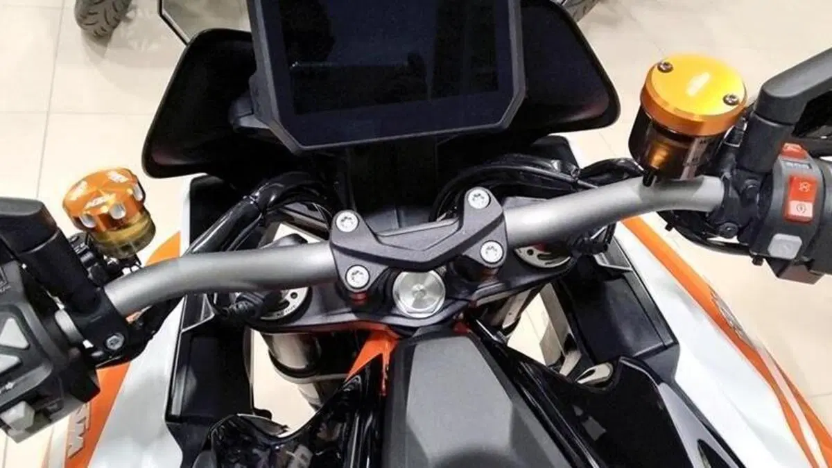 KTM 1290 Super Duke GT (2021)  (6)
