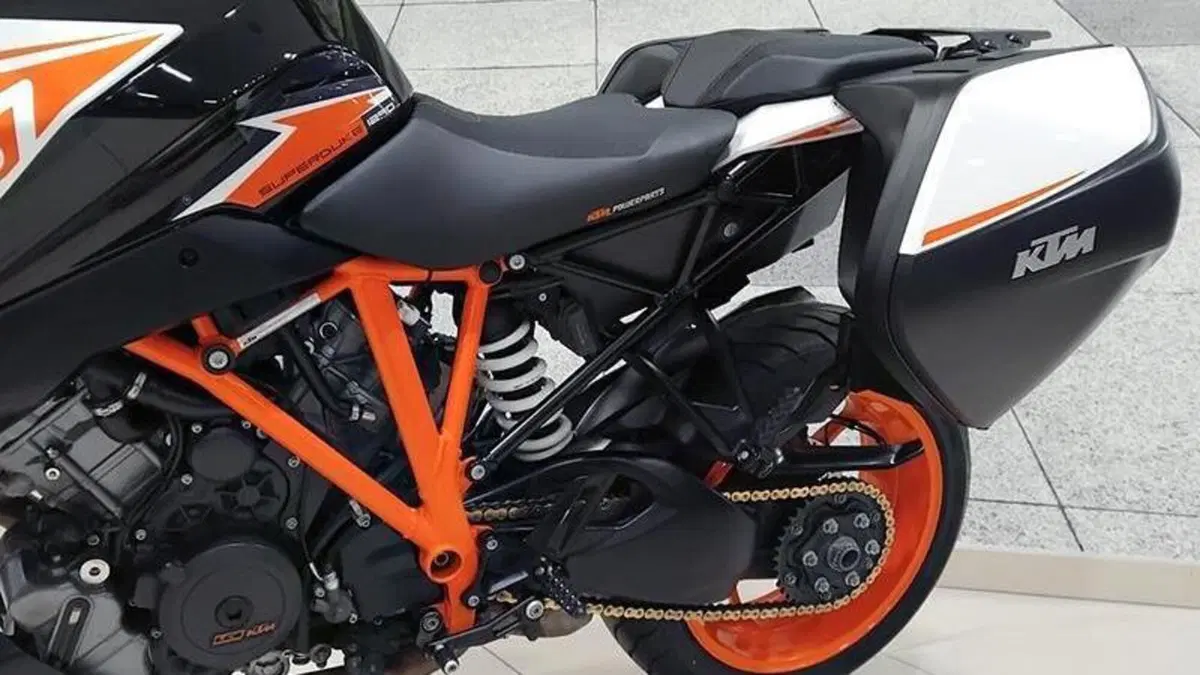KTM 1290 Super Duke GT (2021)  (9)