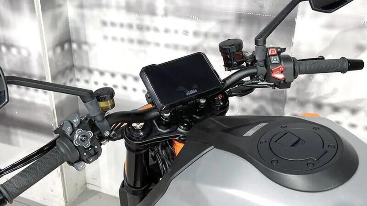 KTM 1290 Super Duke R (2022 - 23)  (6)