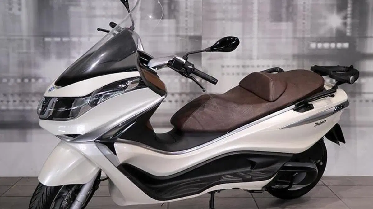 Piaggio X10 350 ie (2011 - 17)  (6)