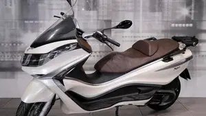 Piaggio X10 350 ie (2011 - 17)  (6)