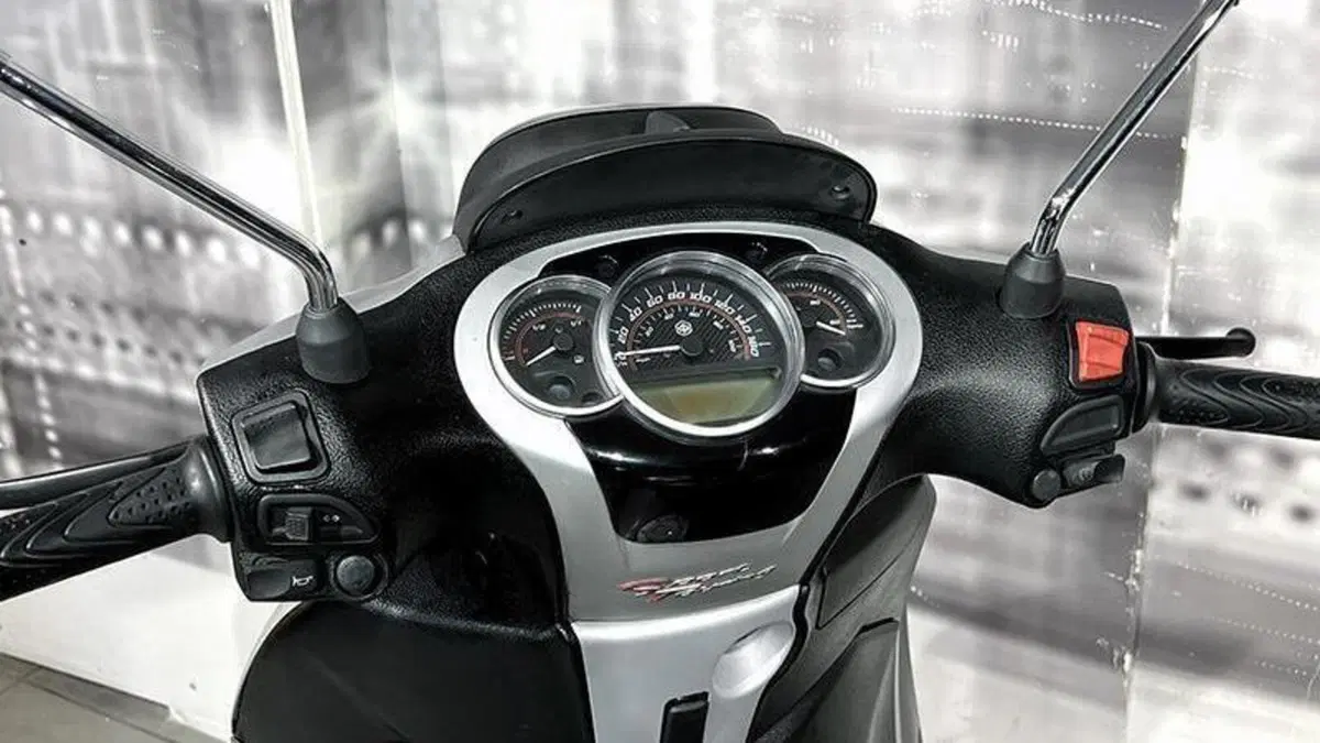 Piaggio Beverly 350 SportTouring ie (2011 - 15)  (6)