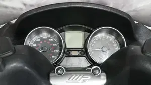 Piaggio MP3 300 (2010 - 11)  (6)