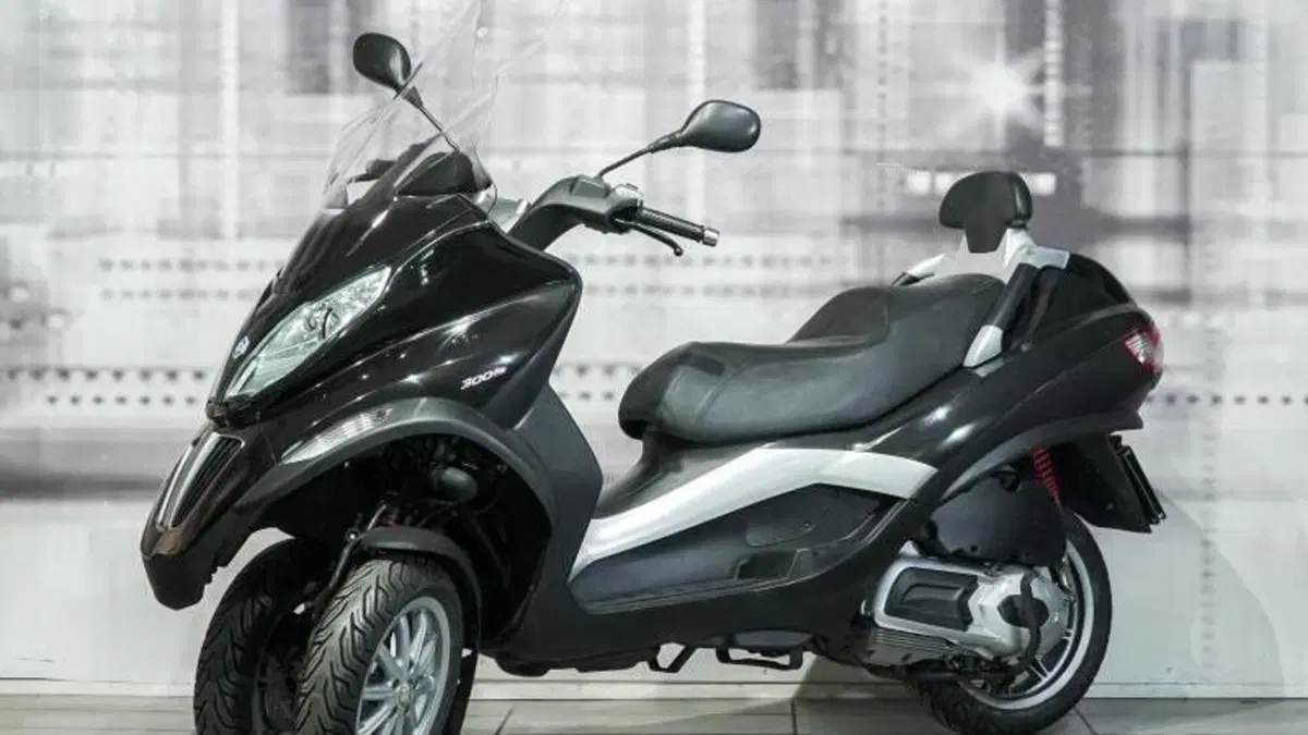 Piaggio MP3 300 (2010 - 11)  (7)