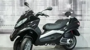 Piaggio MP3 300 (2010 - 11)  (7)