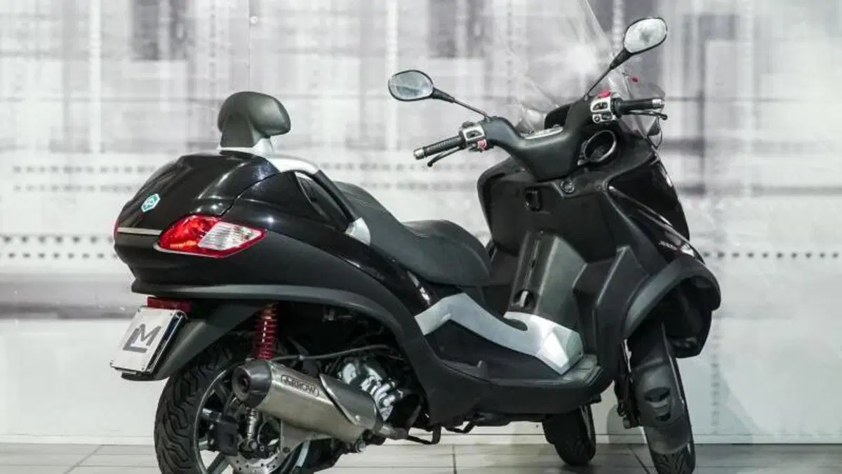 Piaggio MP3 300 (2010 - 11)  (8)