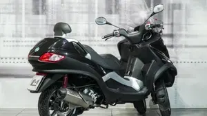 Piaggio MP3 300 (2010 - 11)  (8)