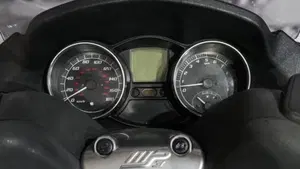 Piaggio MP3 LT 400 (2009 - 11)  (6)