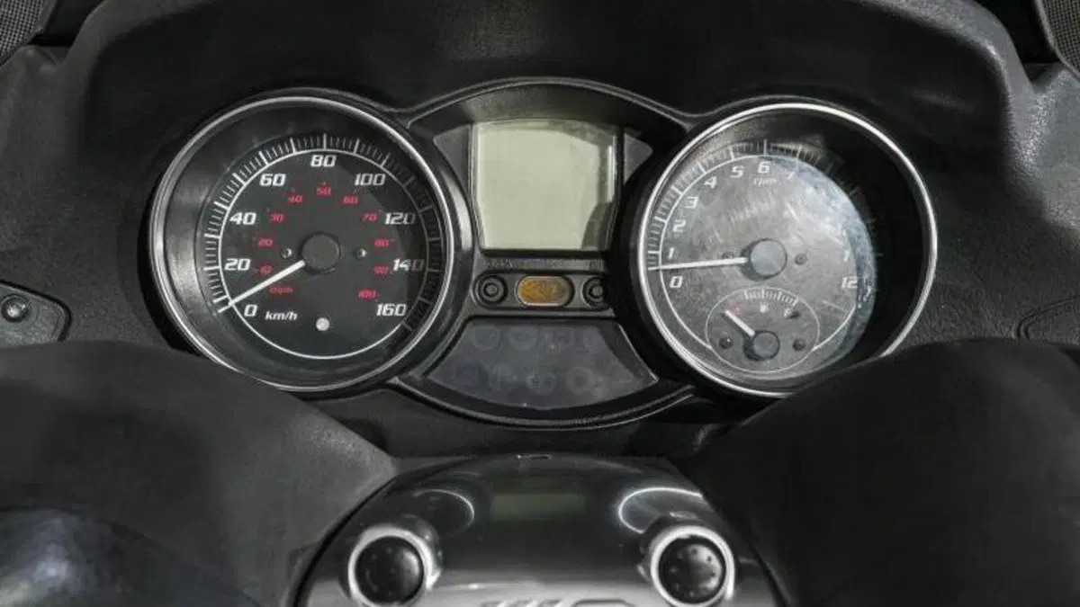 Piaggio MP3 LT 300  (6)