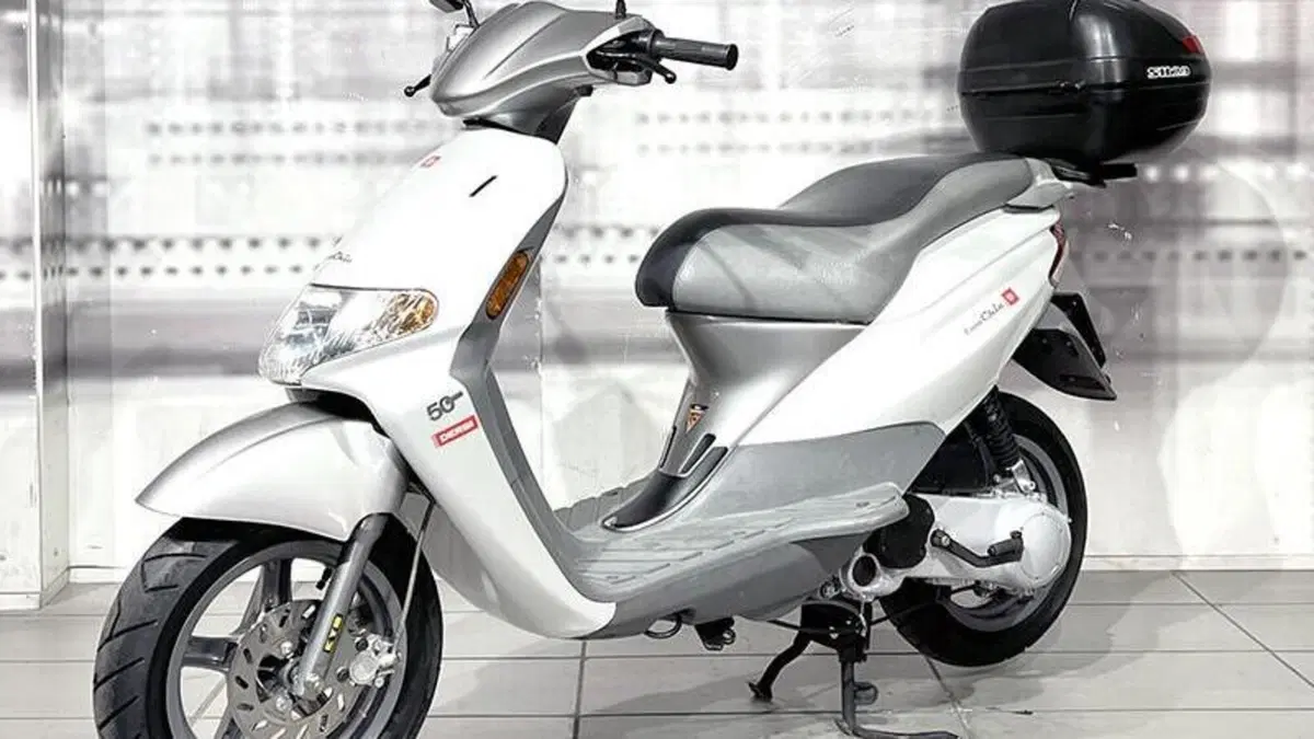 Derbi Atlantis 50 Two Chic (2005 - 07)  (7)