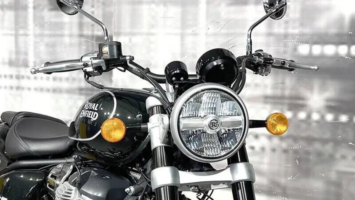 Royal Enfield Super Meteor 650 (2023 - 26)  (9)