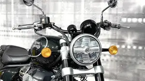 Royal Enfield Super Meteor 650 (2023 - 26)  (9)