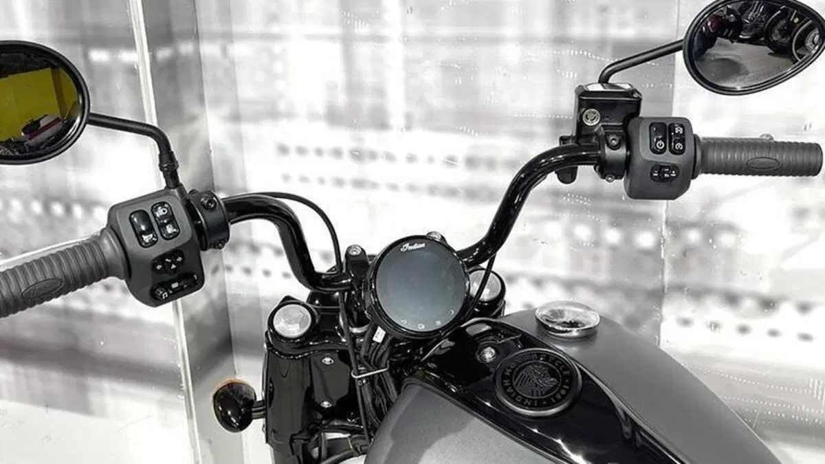 Indian Chief 1890 Bobber Dark Horse (2021 - 26)  (6)
