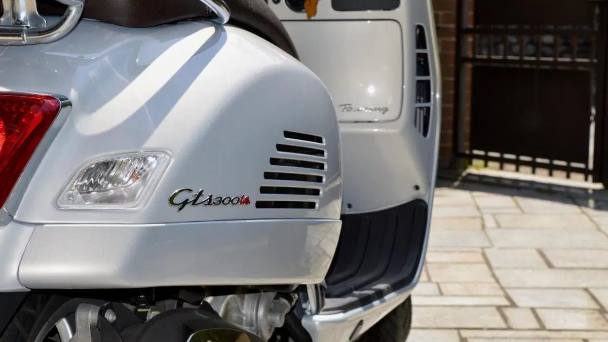 Vespa GTS 300 Touring ABS (2017 - 19)  (5)