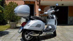 Vespa GTS 300 Touring ABS (2017 - 19)  (6)