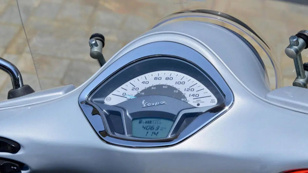 Vespa GTS 300 Touring ABS (2017 - 19)  (4)