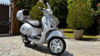 Vespa GTS 300 Touring ABS (2017 - 19)